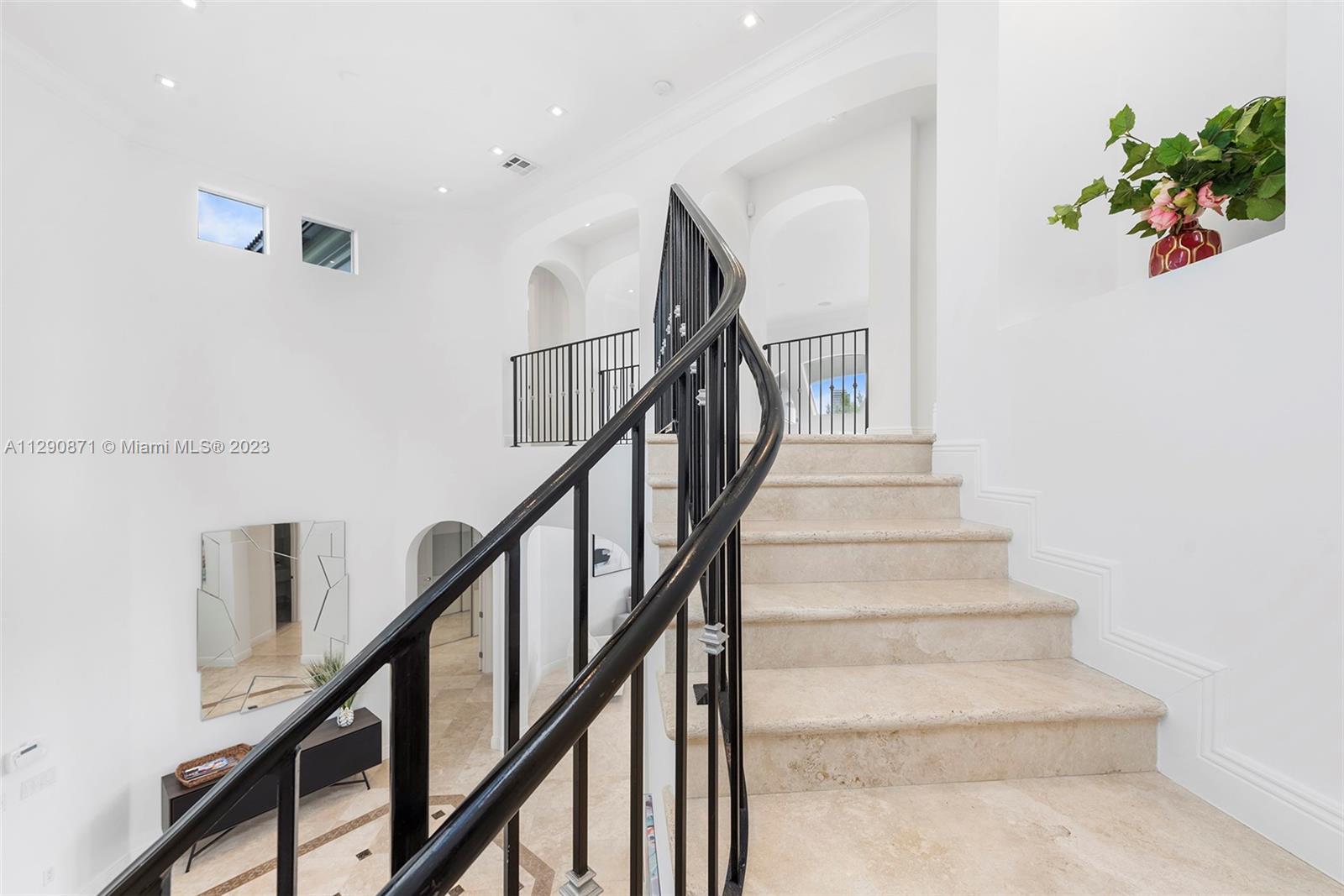 GOLDEN BEACH SEC E - Residential