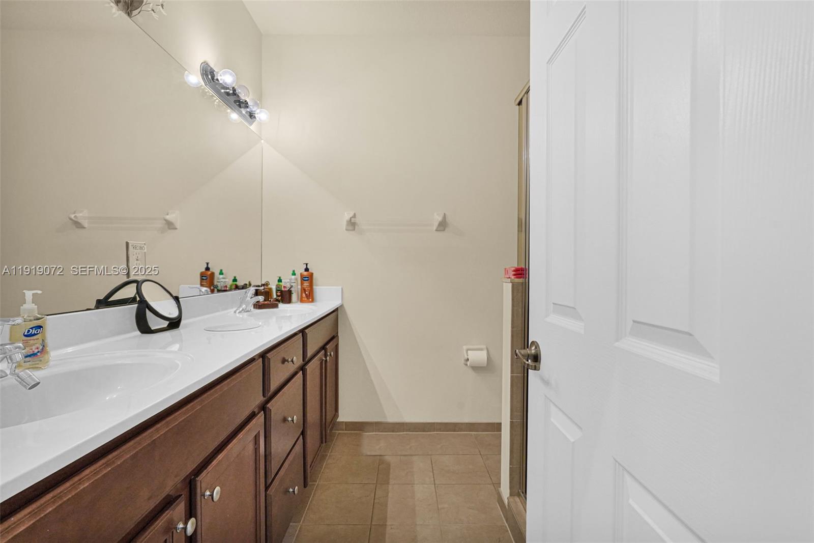 KENDALL COMMONS RESIDENTI - Residential