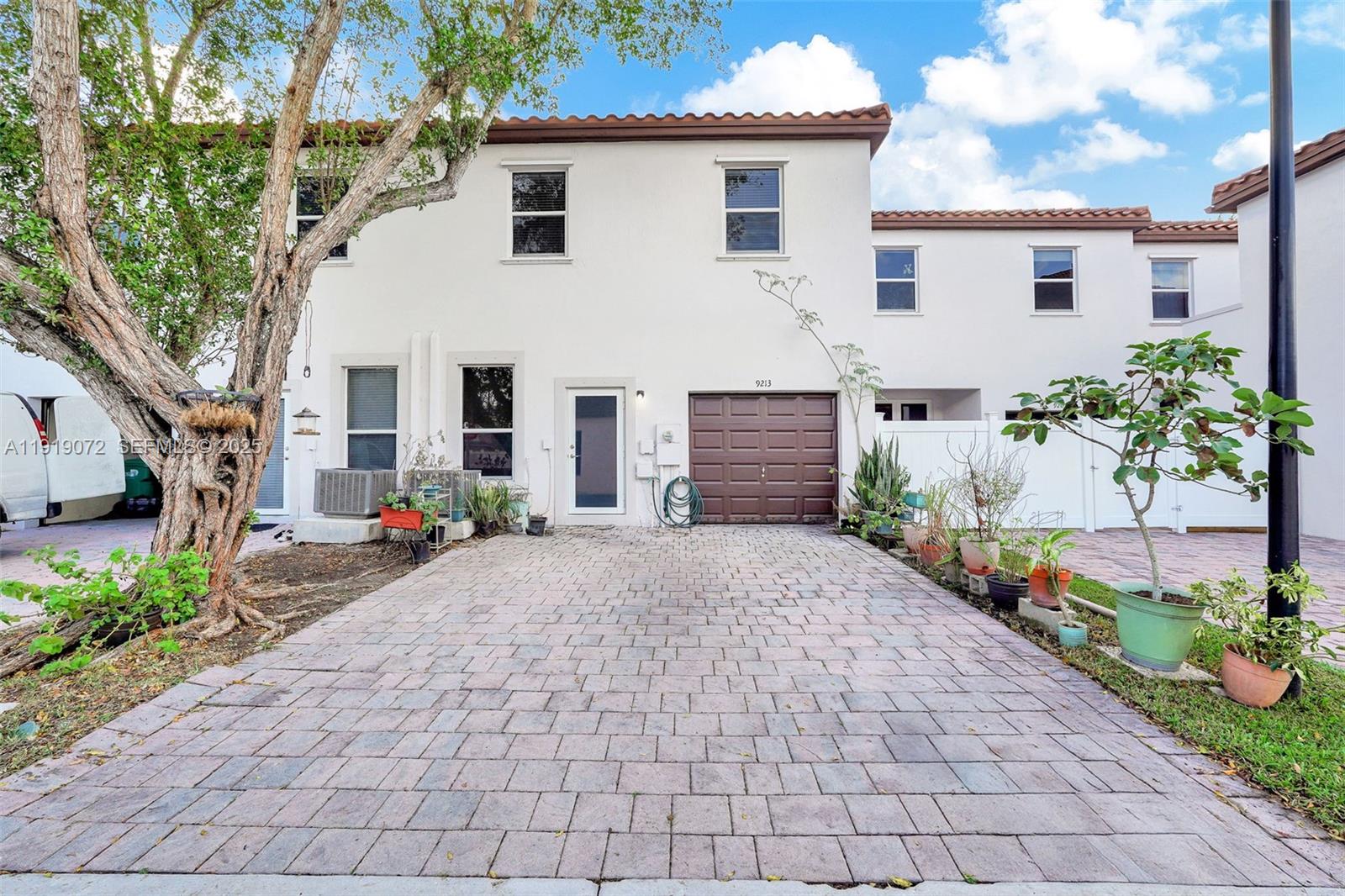 KENDALL COMMONS RESIDENTI - Residential