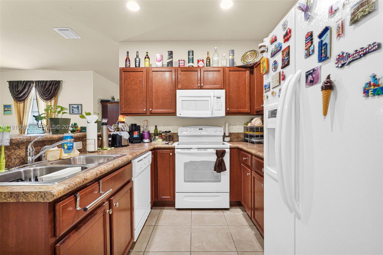 KENDALL COMMONS RESIDENTI - Residential