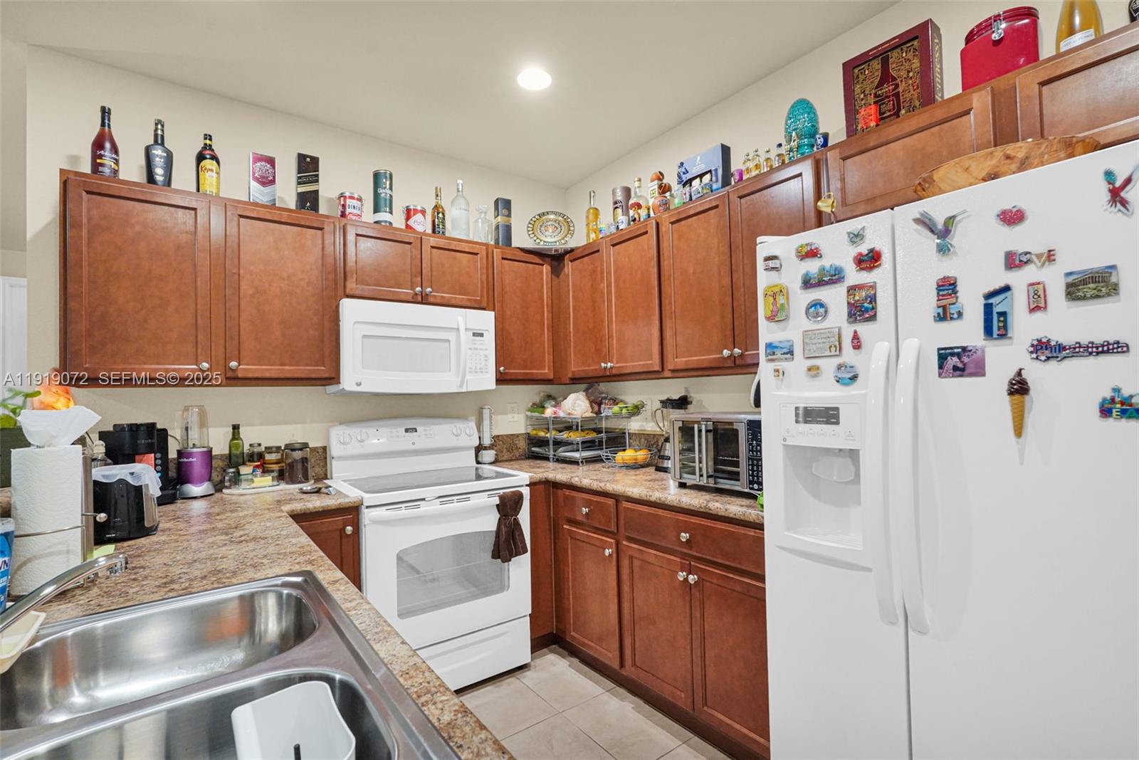 KENDALL COMMONS RESIDENTI - Residential