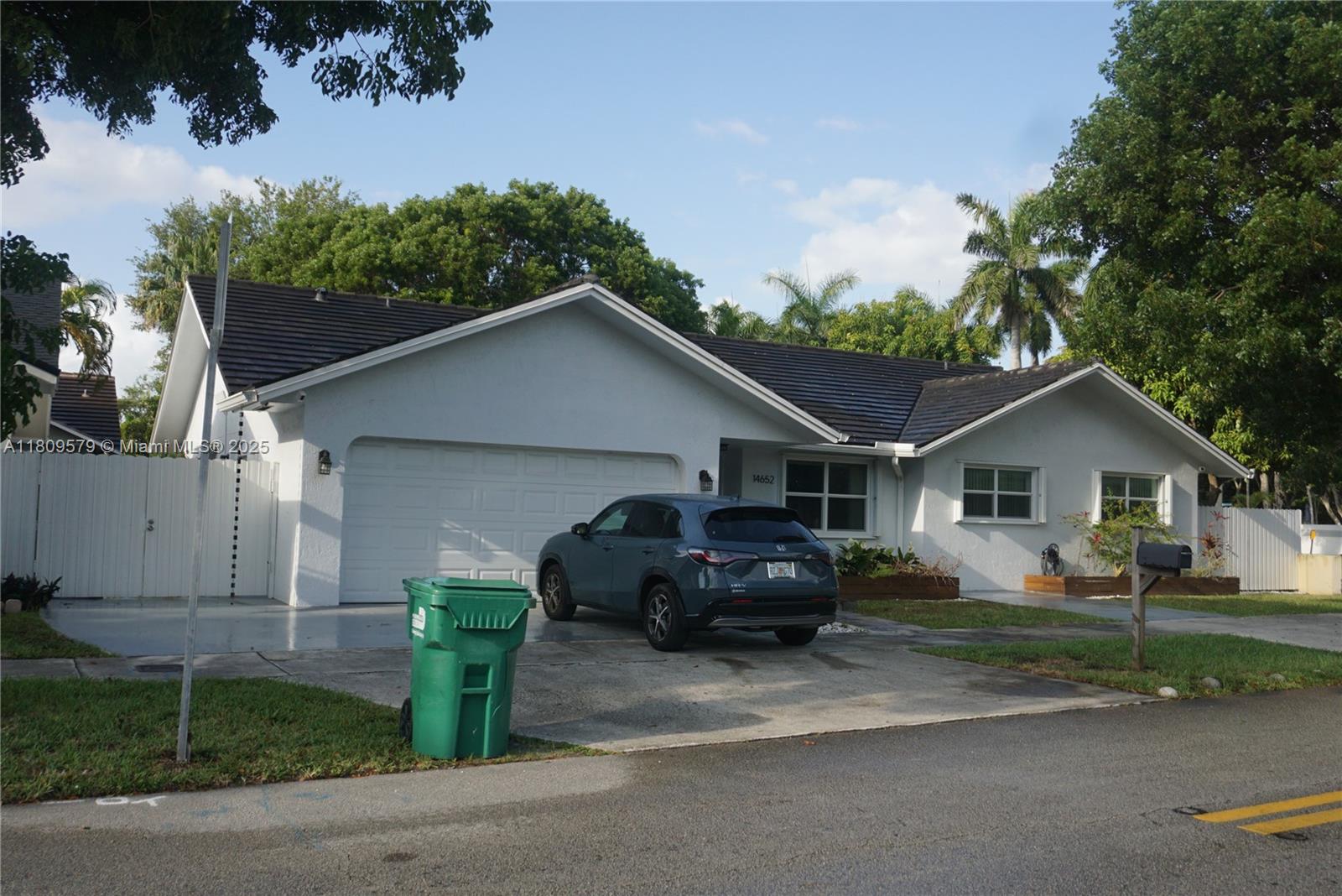 14652 Sw 110th St, Miami, Broward County, Florida - 4 Bedrooms  
2 Bathrooms - 
