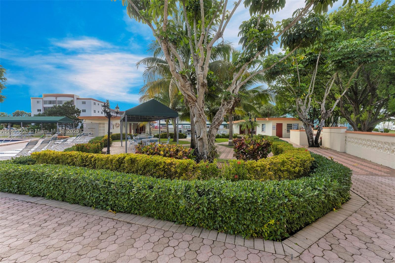 TOPAZ SOUTH CONDO - Residential