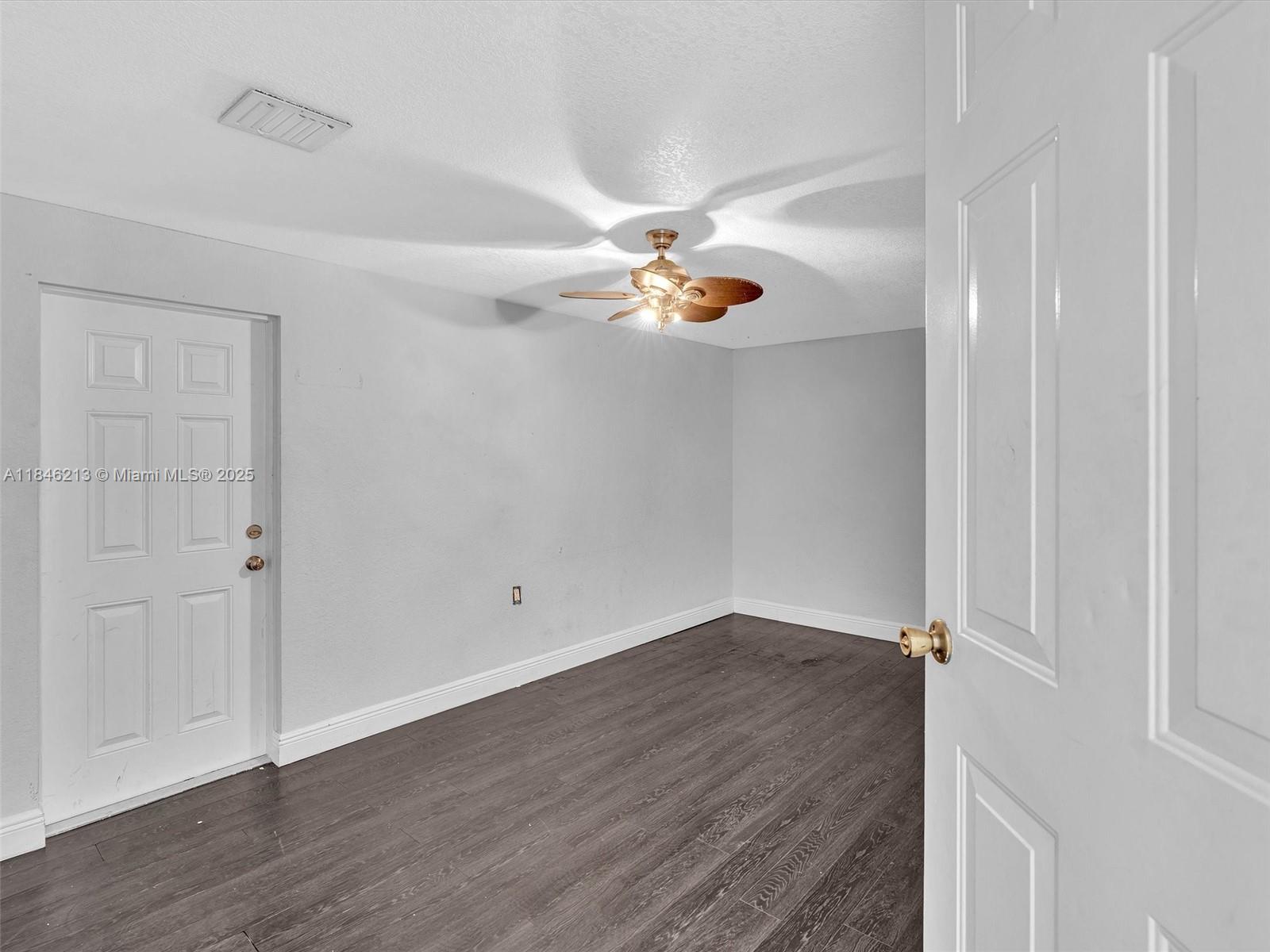 Yacht Club at Treasure Cov - Residential