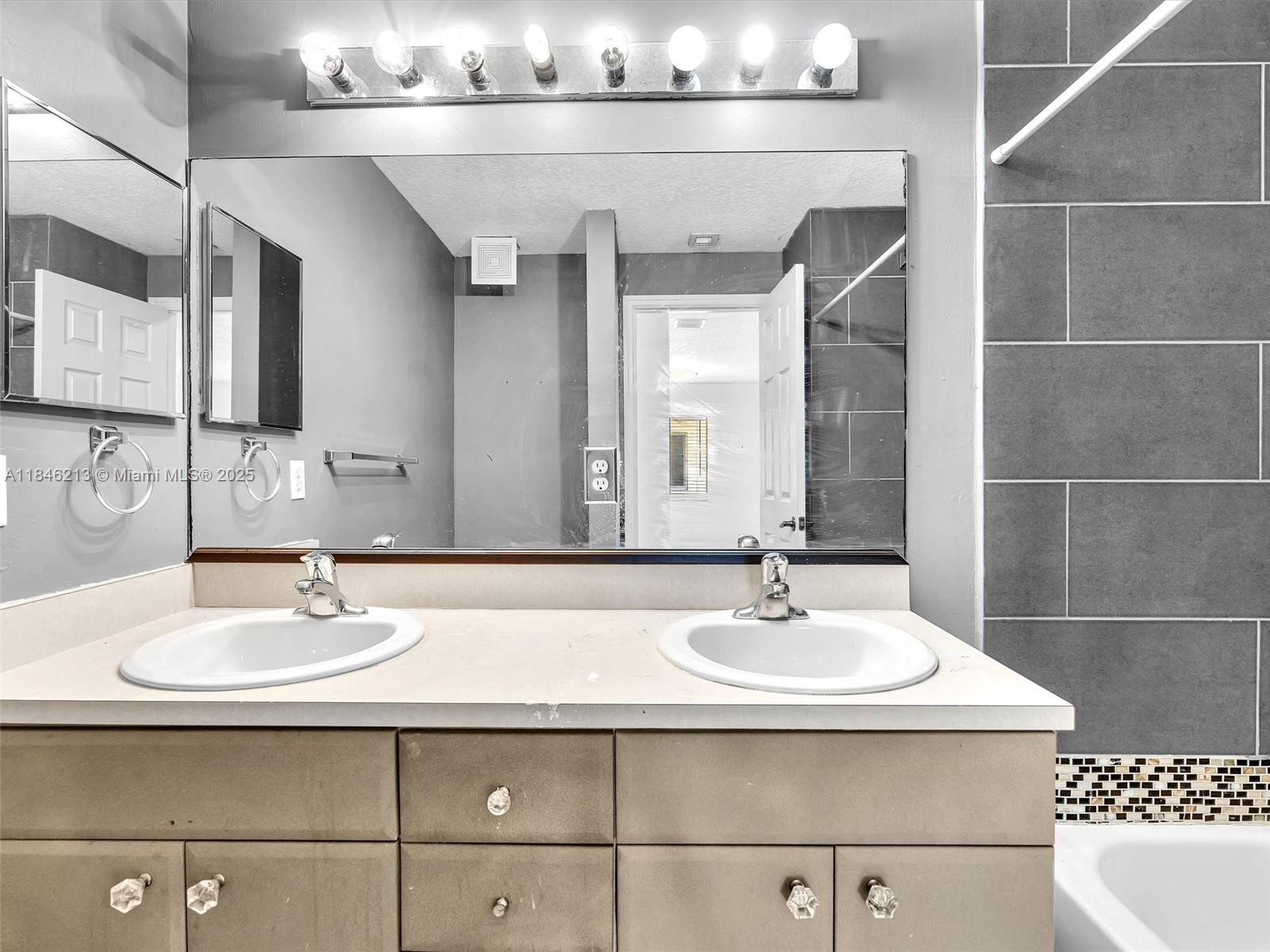 Yacht Club at Treasure Cov - Residential