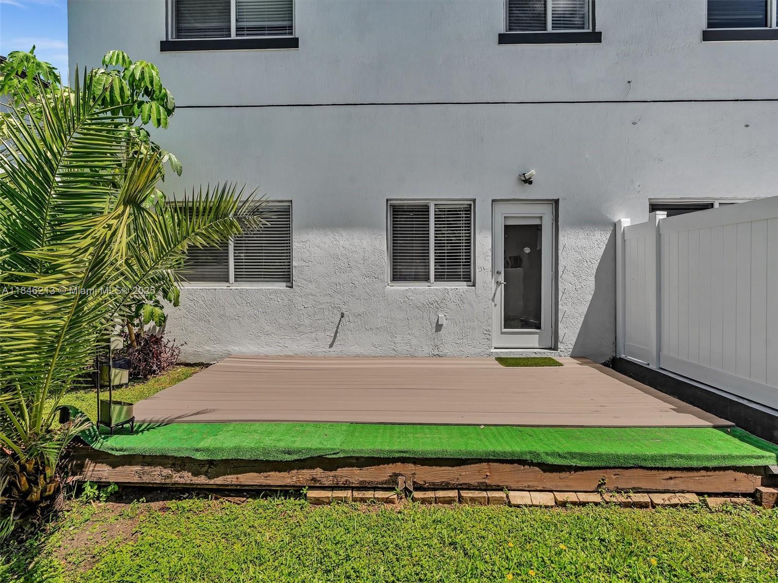 Yacht Club at Treasure Cov - Residential