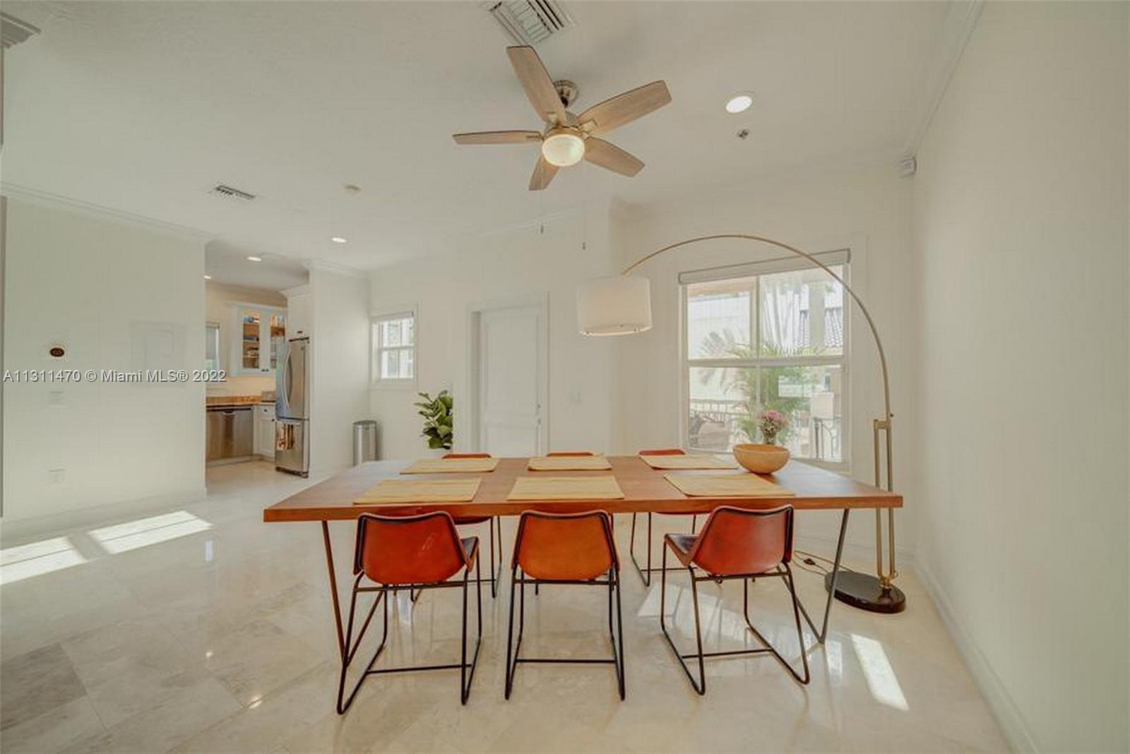 PINEAPPLE PLACE CONDO - Residential