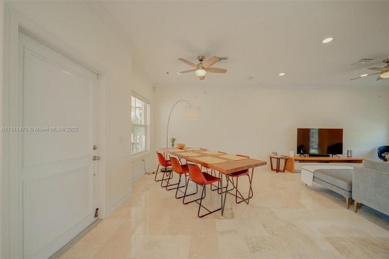 PINEAPPLE PLACE CONDO - Residential