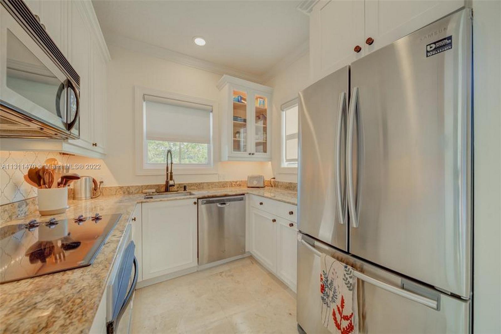 PINEAPPLE PLACE CONDO - Residential