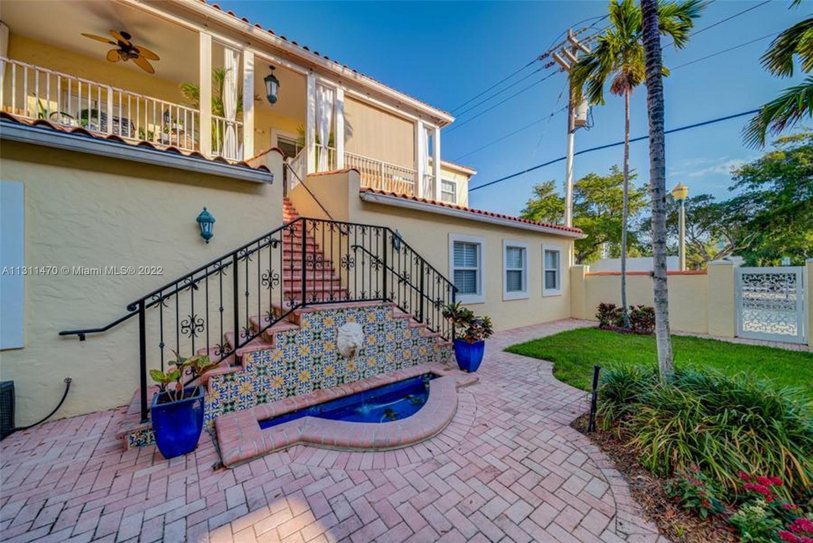 PINEAPPLE PLACE CONDO - Residential