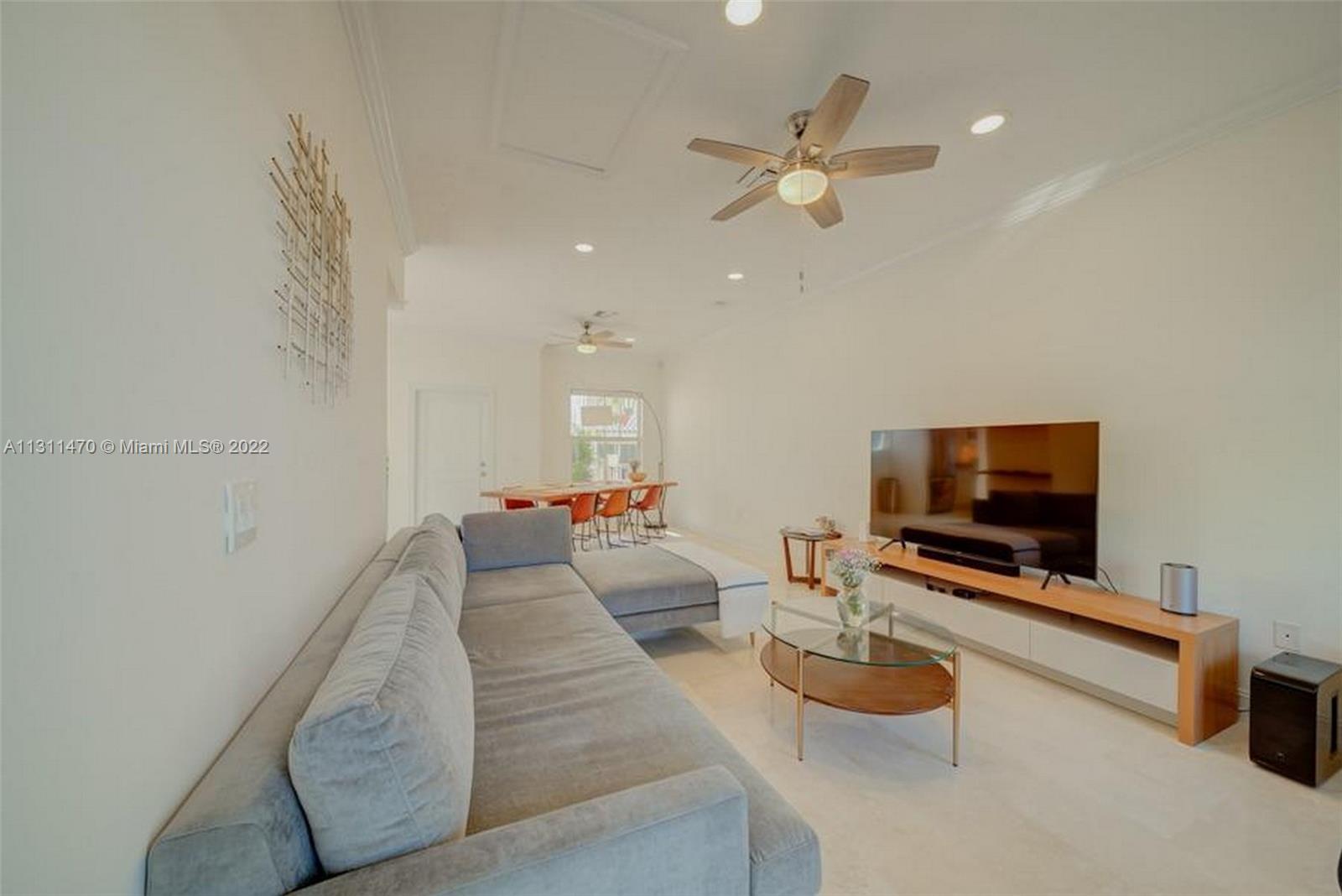 PINEAPPLE PLACE CONDO - Residential