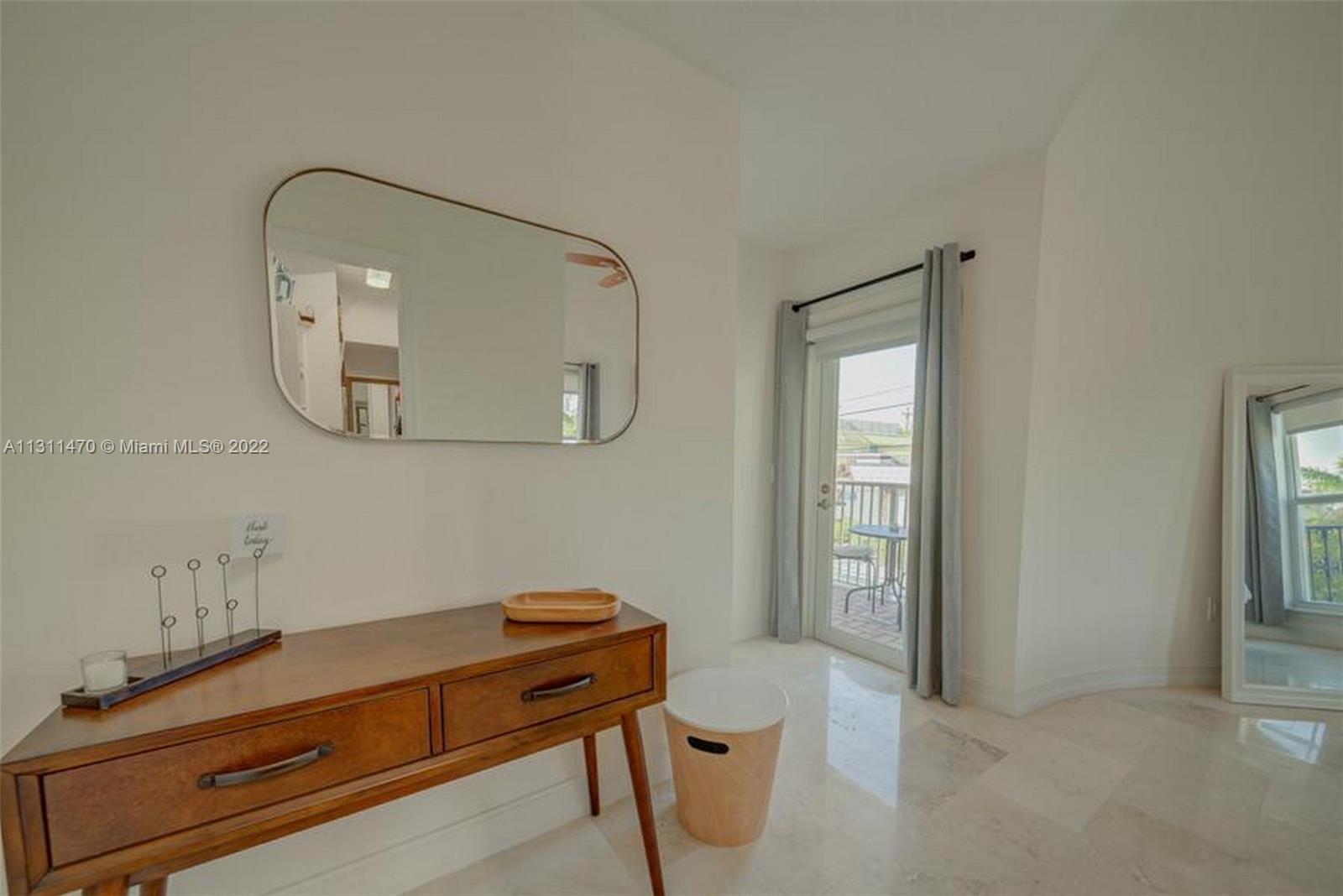 PINEAPPLE PLACE CONDO - Residential