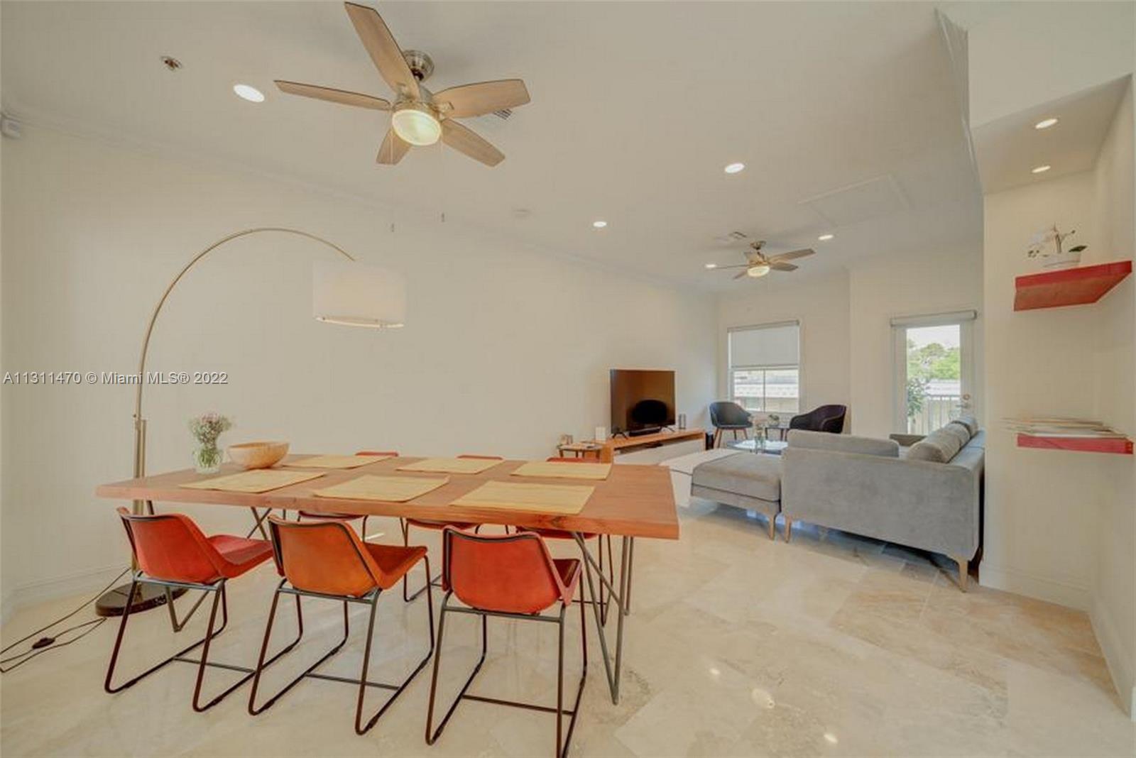 PINEAPPLE PLACE CONDO - Residential