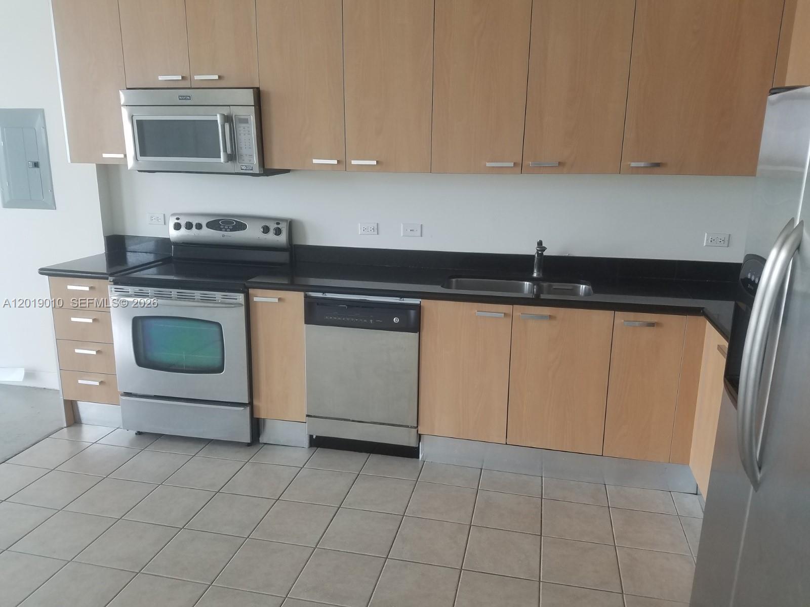 LOFTS AT HOLLYWOOD STATION - Residential Lease