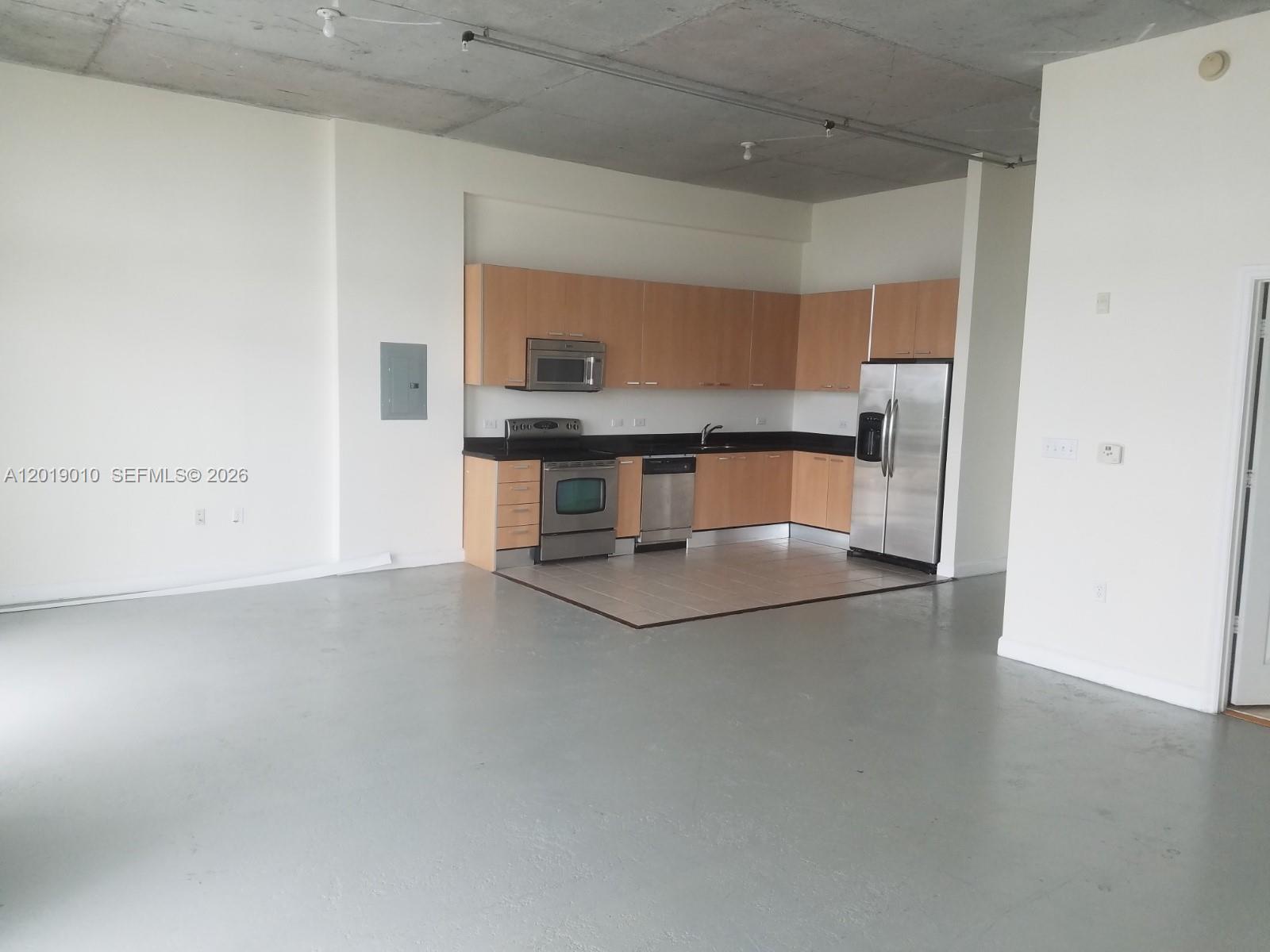 LOFTS AT HOLLYWOOD STATION - Residential Lease