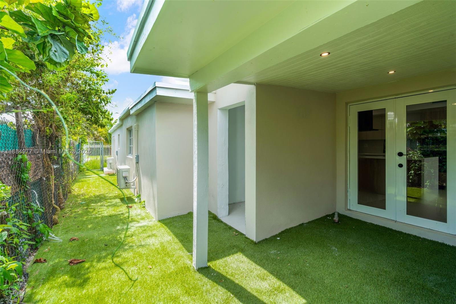 W MIAMI SHORES SEC B - Residential