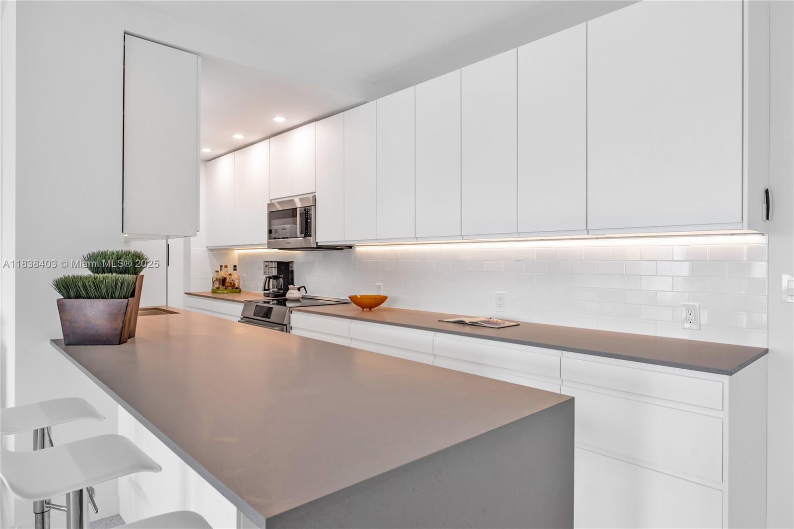 3 Island Ave 12E, Miami Beach, FL, 33139/$849,000 3 3 Island Ave 12E