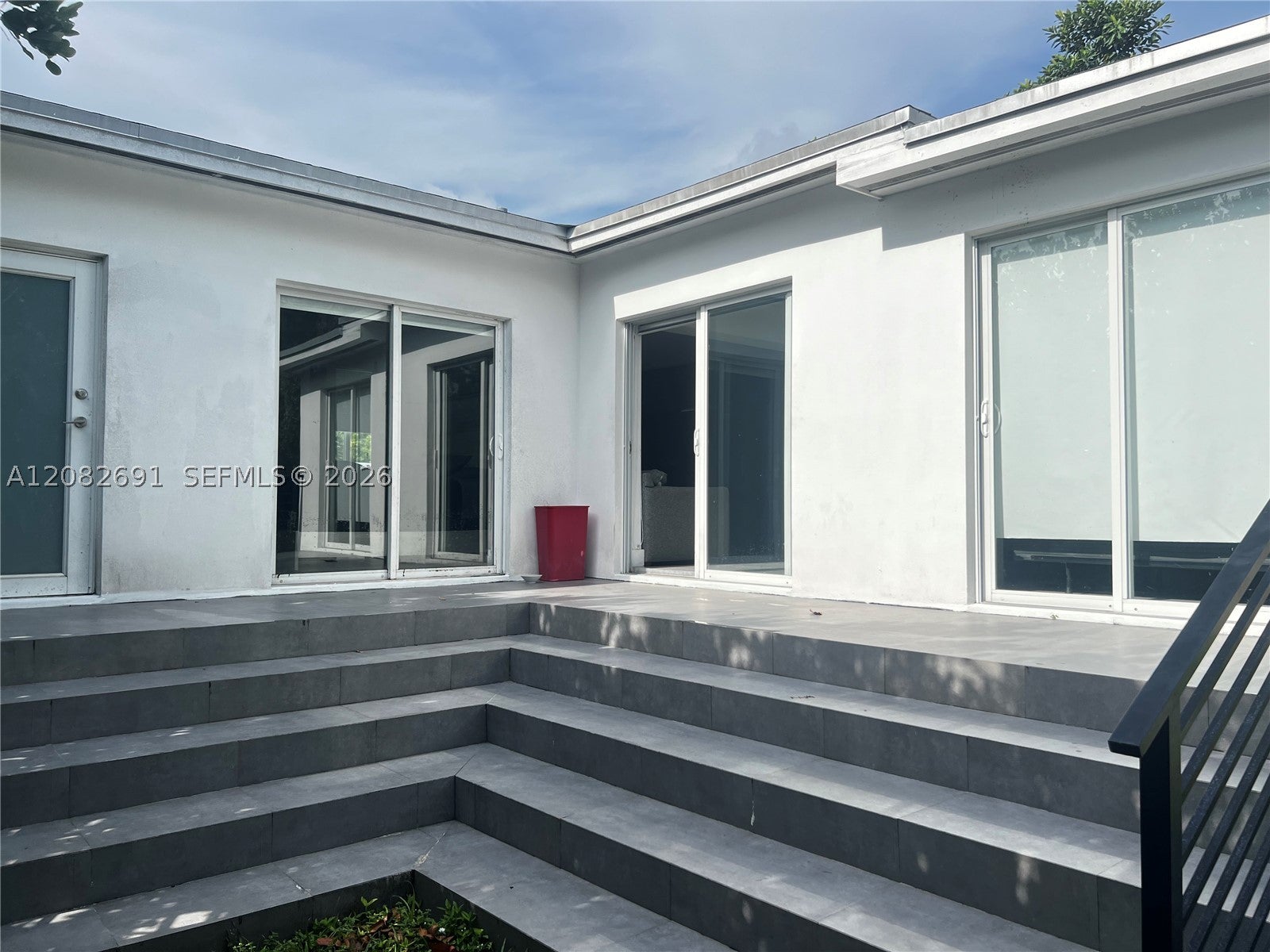 15 NW 52nd St