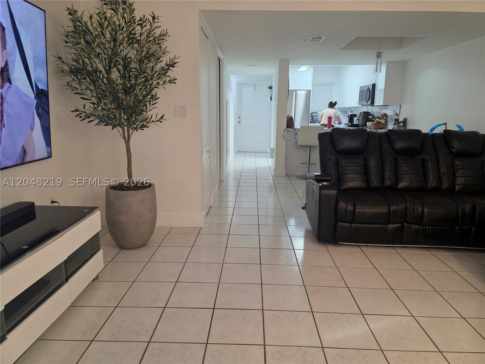 523 W 68th St 5