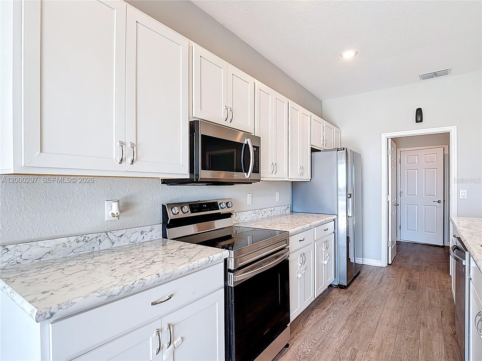 ASTONIA - Residential