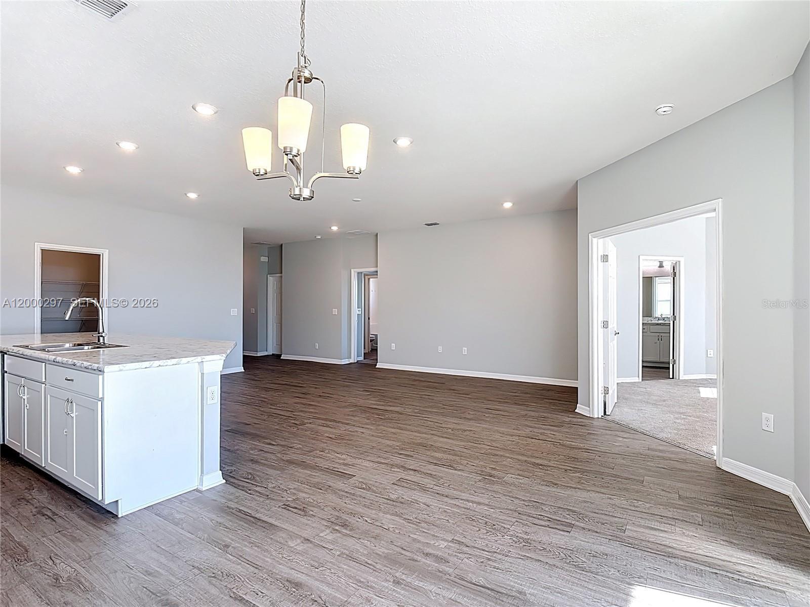 ASTONIA - Residential