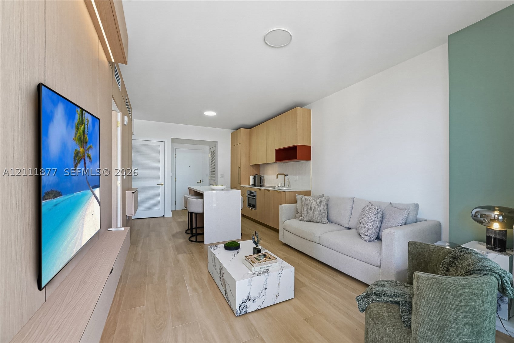 90 NE 32nd St 810