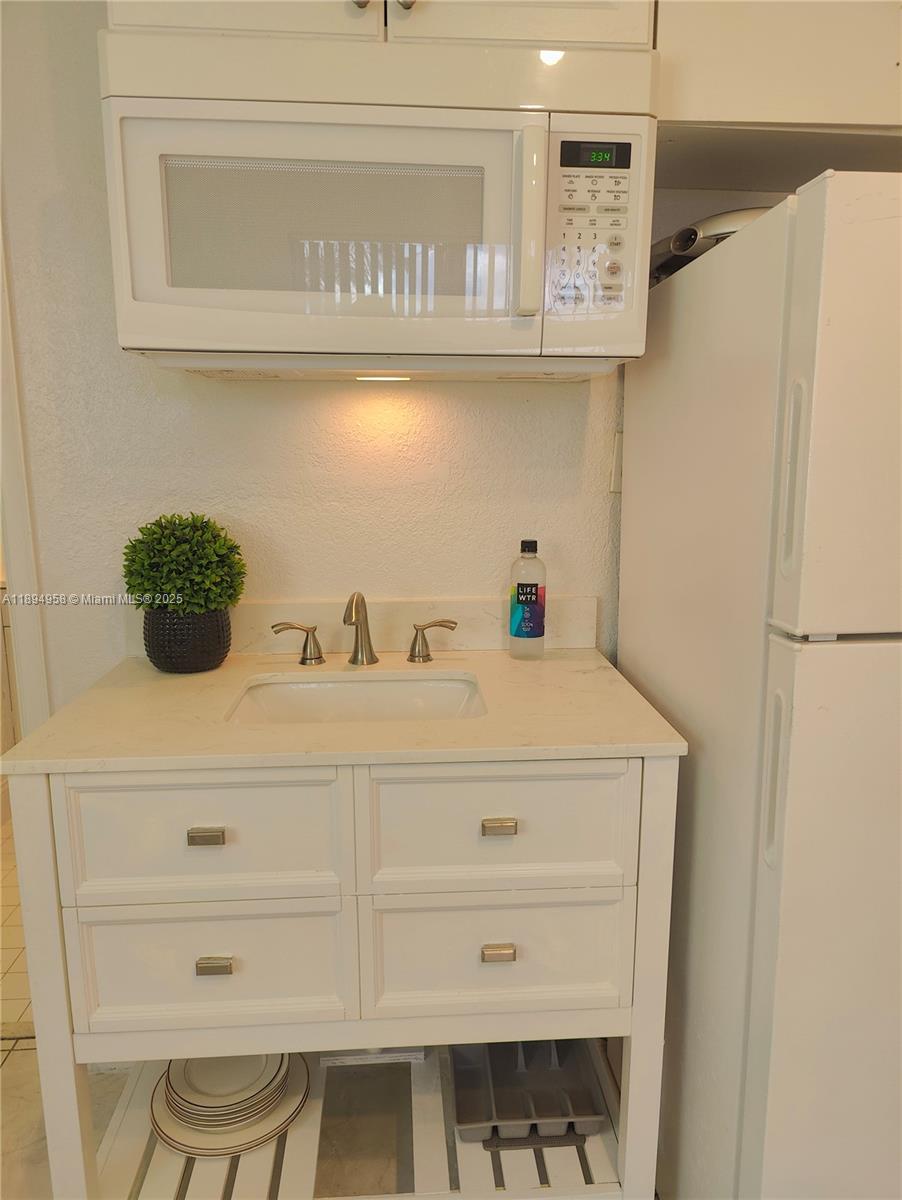 HERITAGE HOMES FIRST ADD - Residential Lease