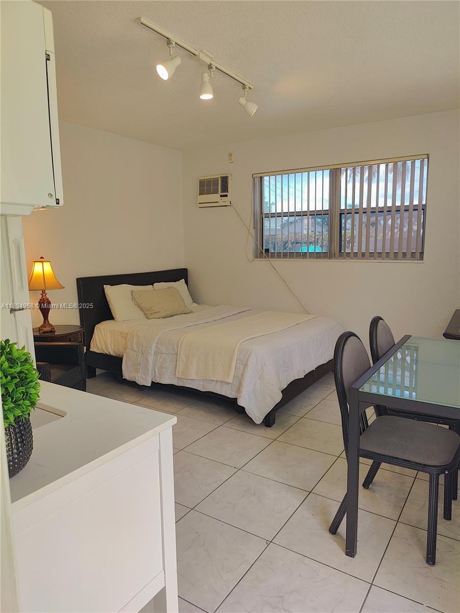 Nice and cozy studio, furnished, Privet entrance, privet bathroom, water, internet wifi include,
excelent location, walking distance to restaurant, shopping, supermarket.
Close to Broward College, north and south campus, Hard rock Hotel and casino, Dania point,
short riide to Hollywood beach
The information herein is deemed reliable & subject to errors, omissions, or changes w/out notice. All measurements are approximate. However is not guaranteed and should be independently verified by Buyer and Buyer's Agent.