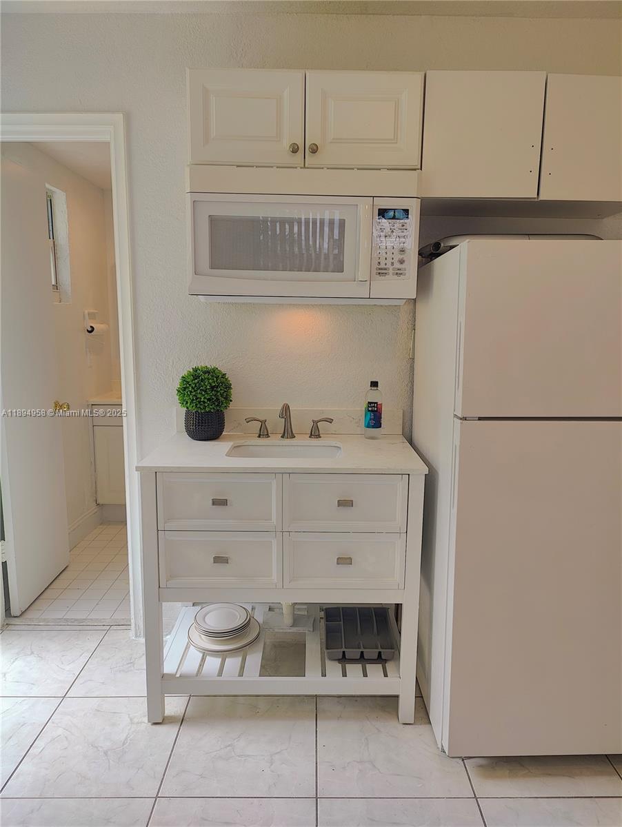 HERITAGE HOMES FIRST ADD - Residential Lease