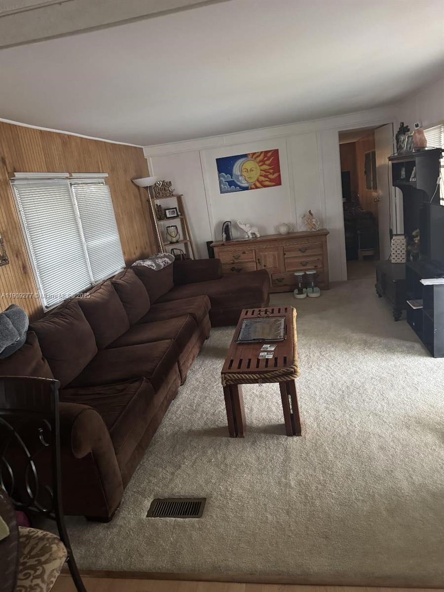 RAVENSWOOD ESTATES & MARI - Residential Lease