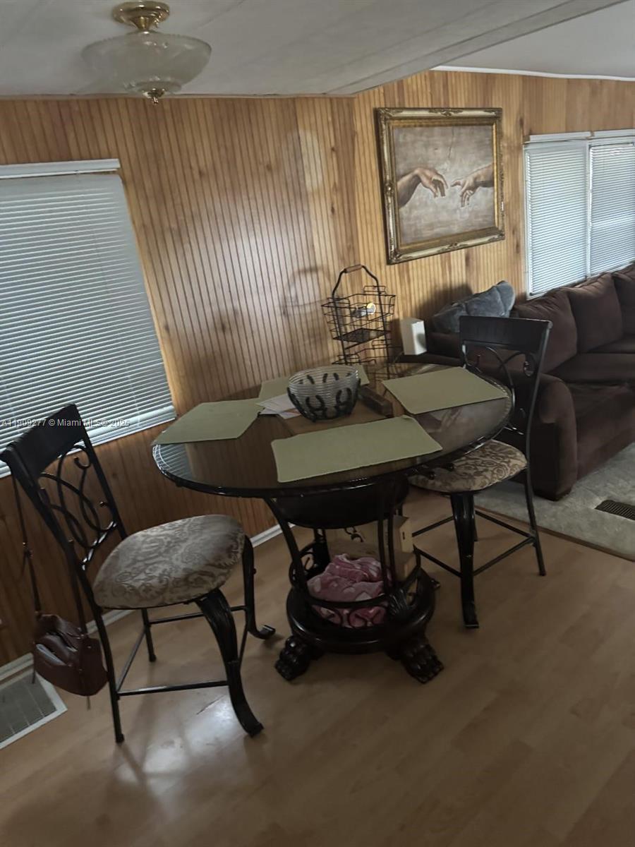 RAVENSWOOD ESTATES & MARI - Residential Lease