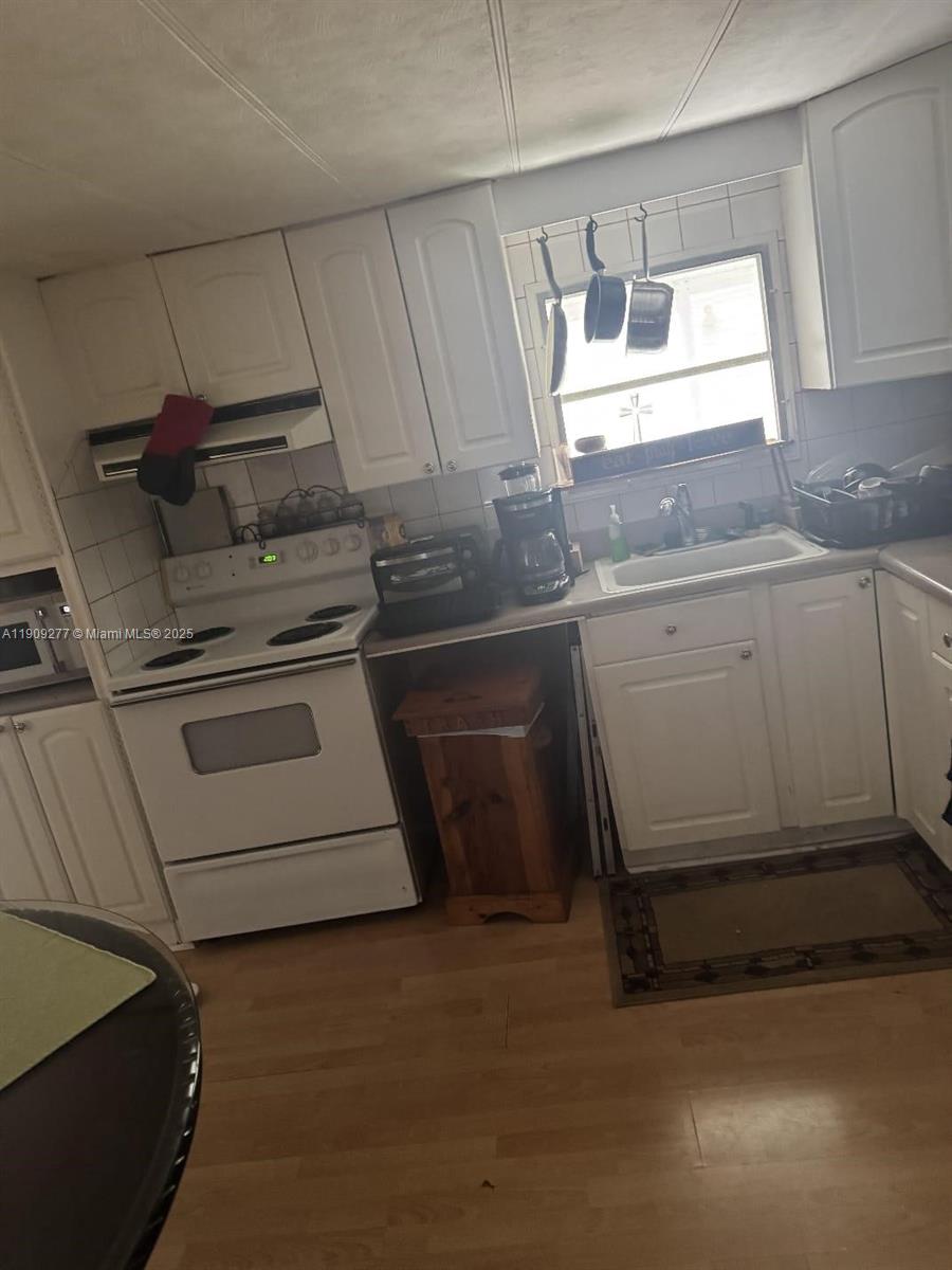 RAVENSWOOD ESTATES & MARI - Residential Lease