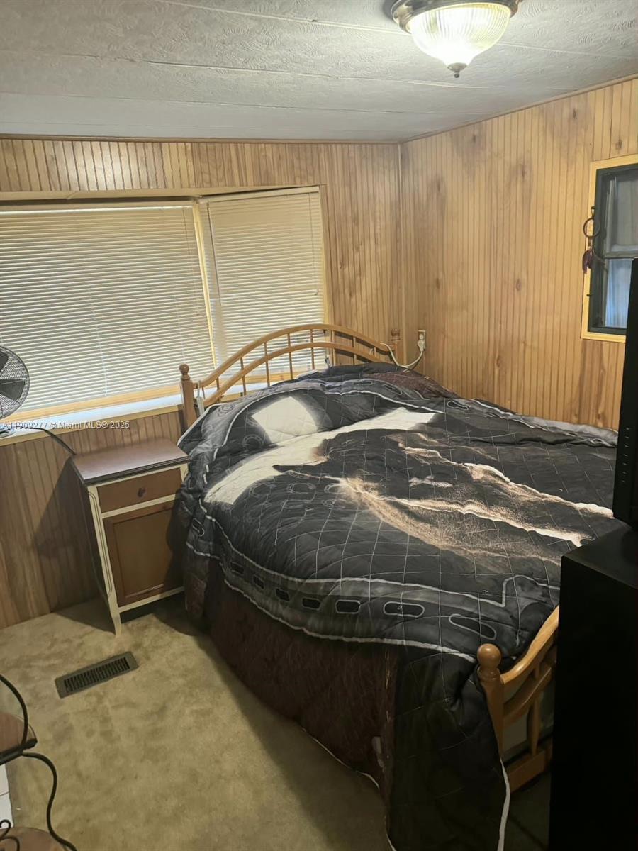 RAVENSWOOD ESTATES & MARI - Residential Lease