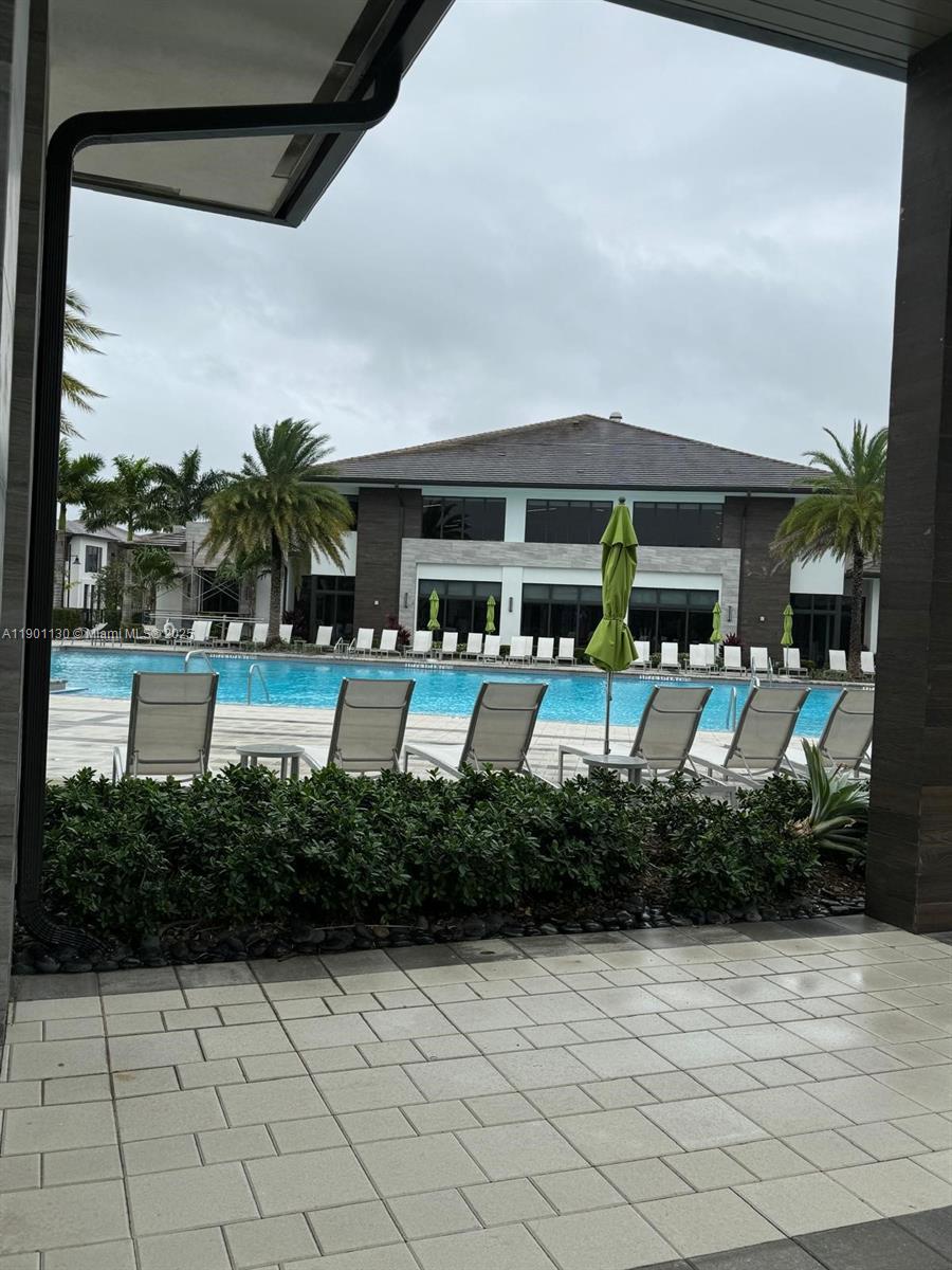 DOWNTOWN DORAL SOUTH PHAS - Residential