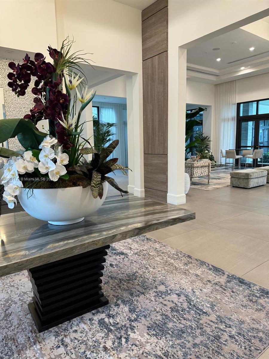 DOWNTOWN DORAL SOUTH PHAS - Residential