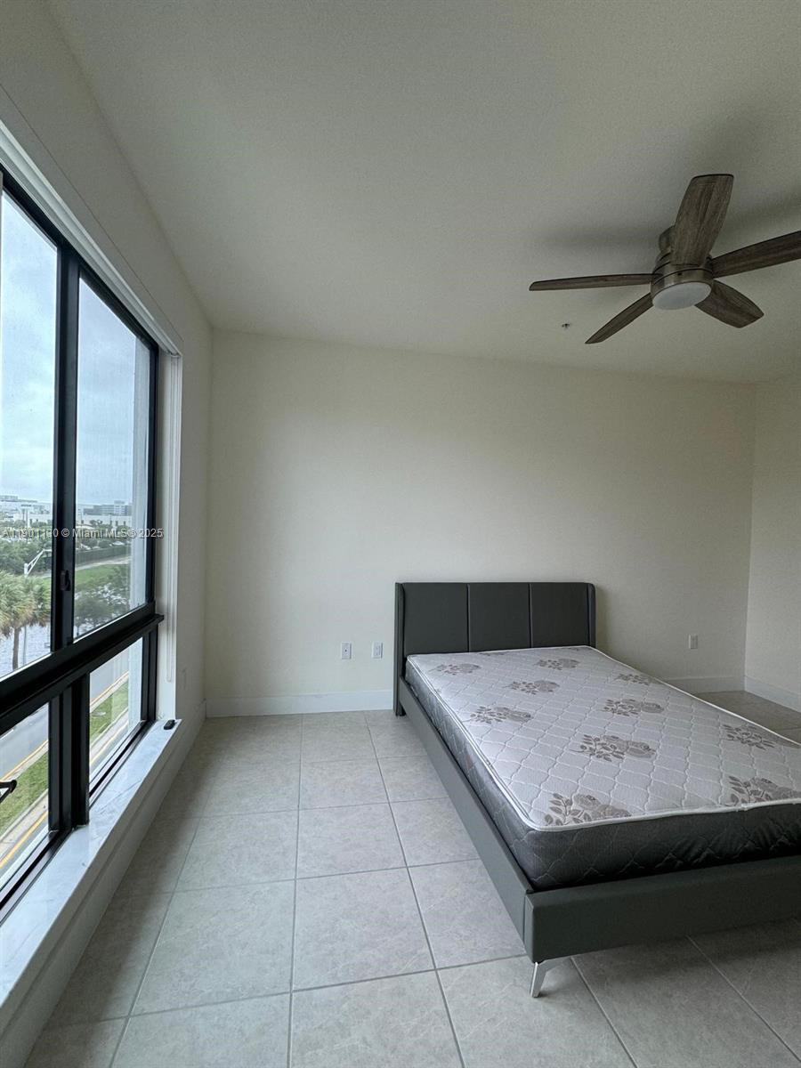 DOWNTOWN DORAL SOUTH PHAS - Residential