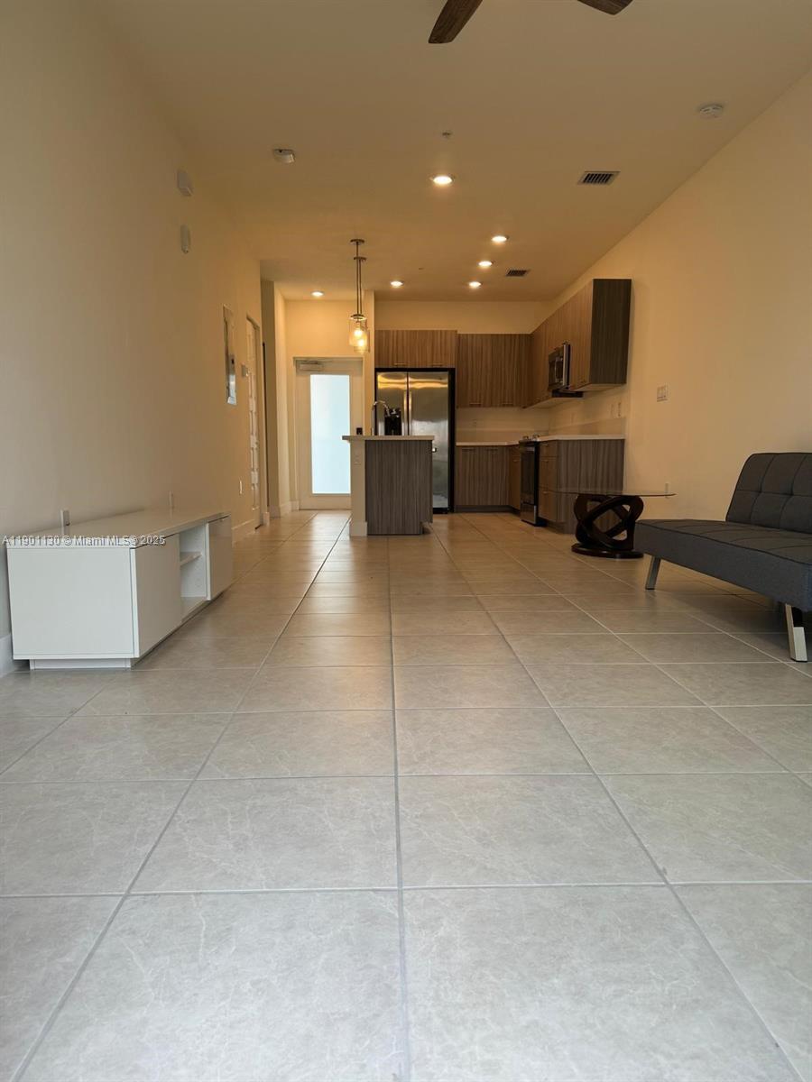 DOWNTOWN DORAL SOUTH PHAS - Residential