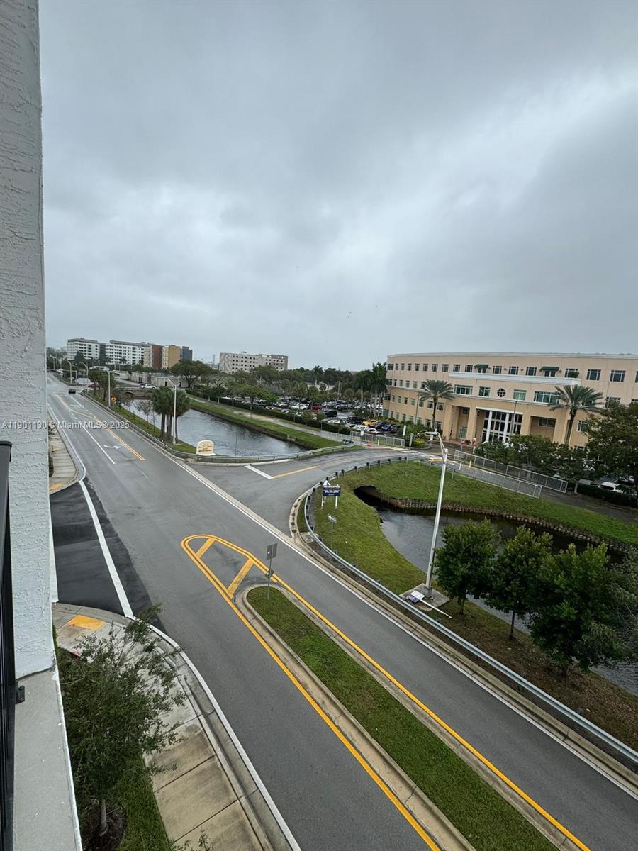 DOWNTOWN DORAL SOUTH PHAS - Residential