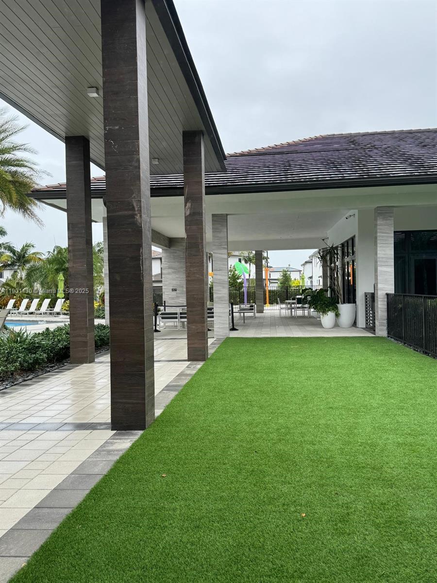 DOWNTOWN DORAL SOUTH PHAS - Residential