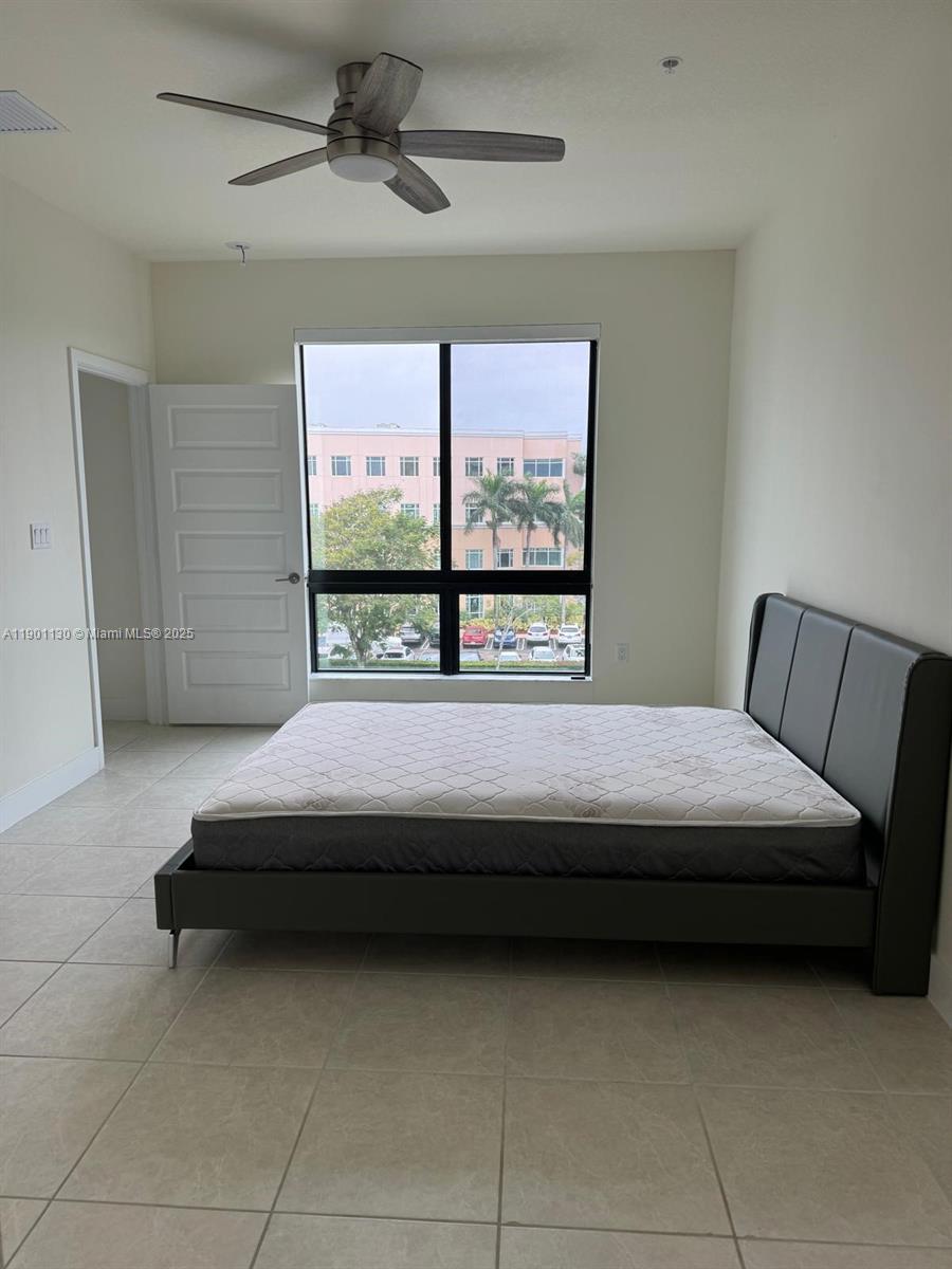 DOWNTOWN DORAL SOUTH PHAS - Residential
