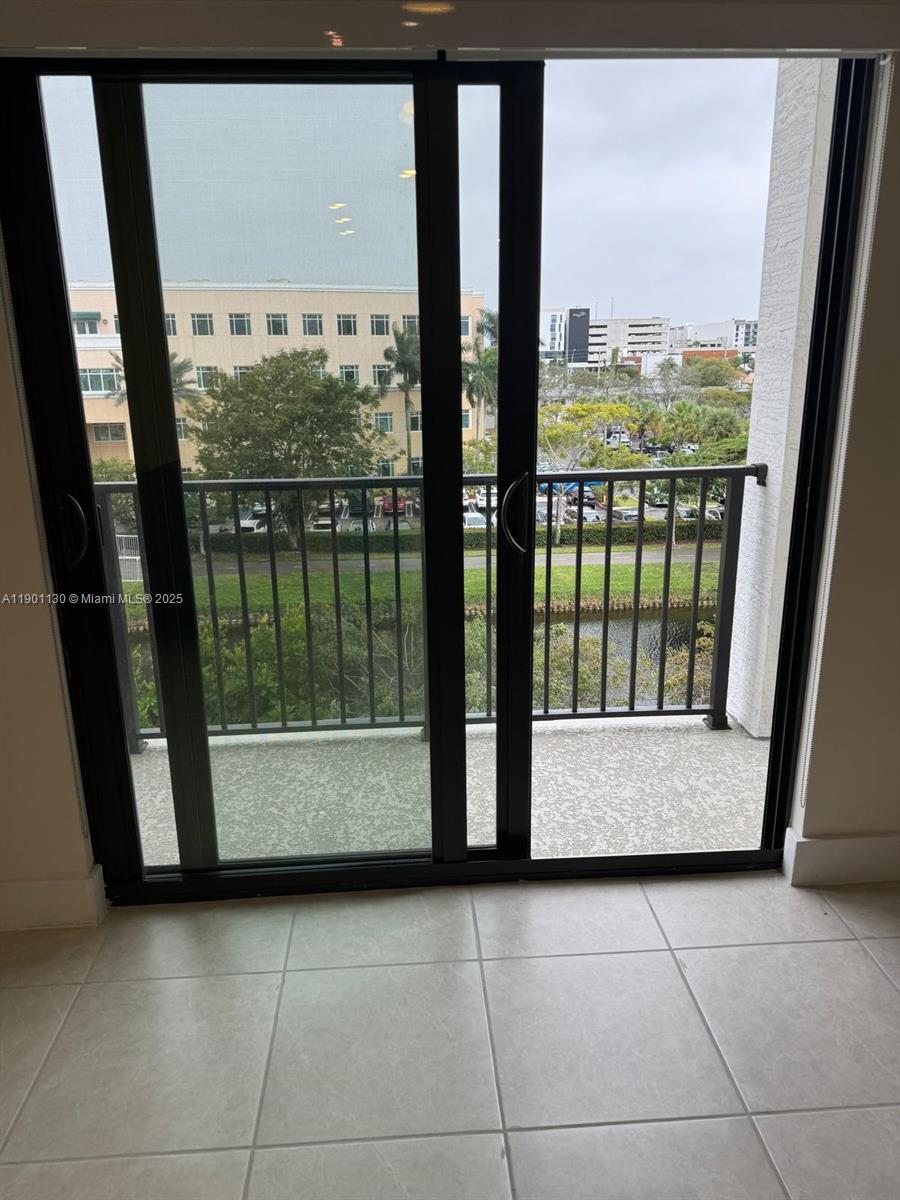 DOWNTOWN DORAL SOUTH PHAS - Residential