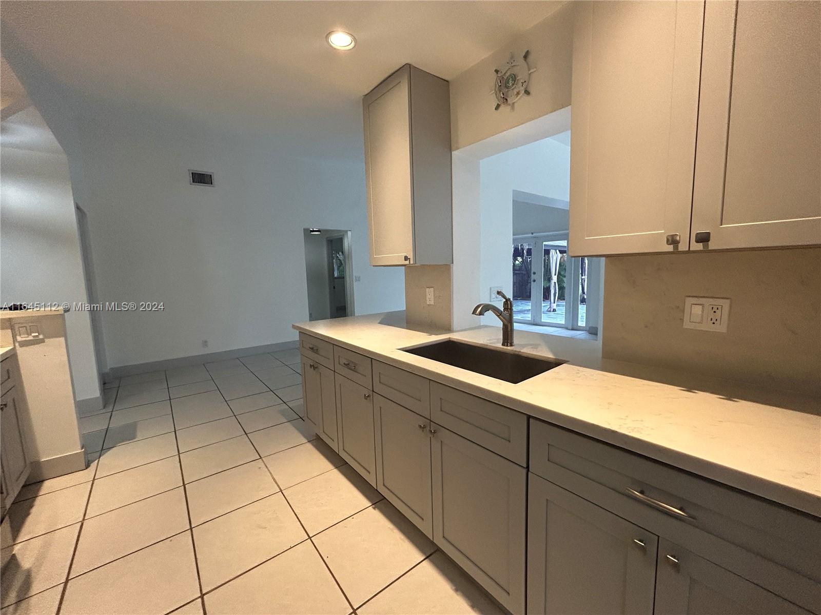 DAVIE LAKE ESTATES - Residential Lease