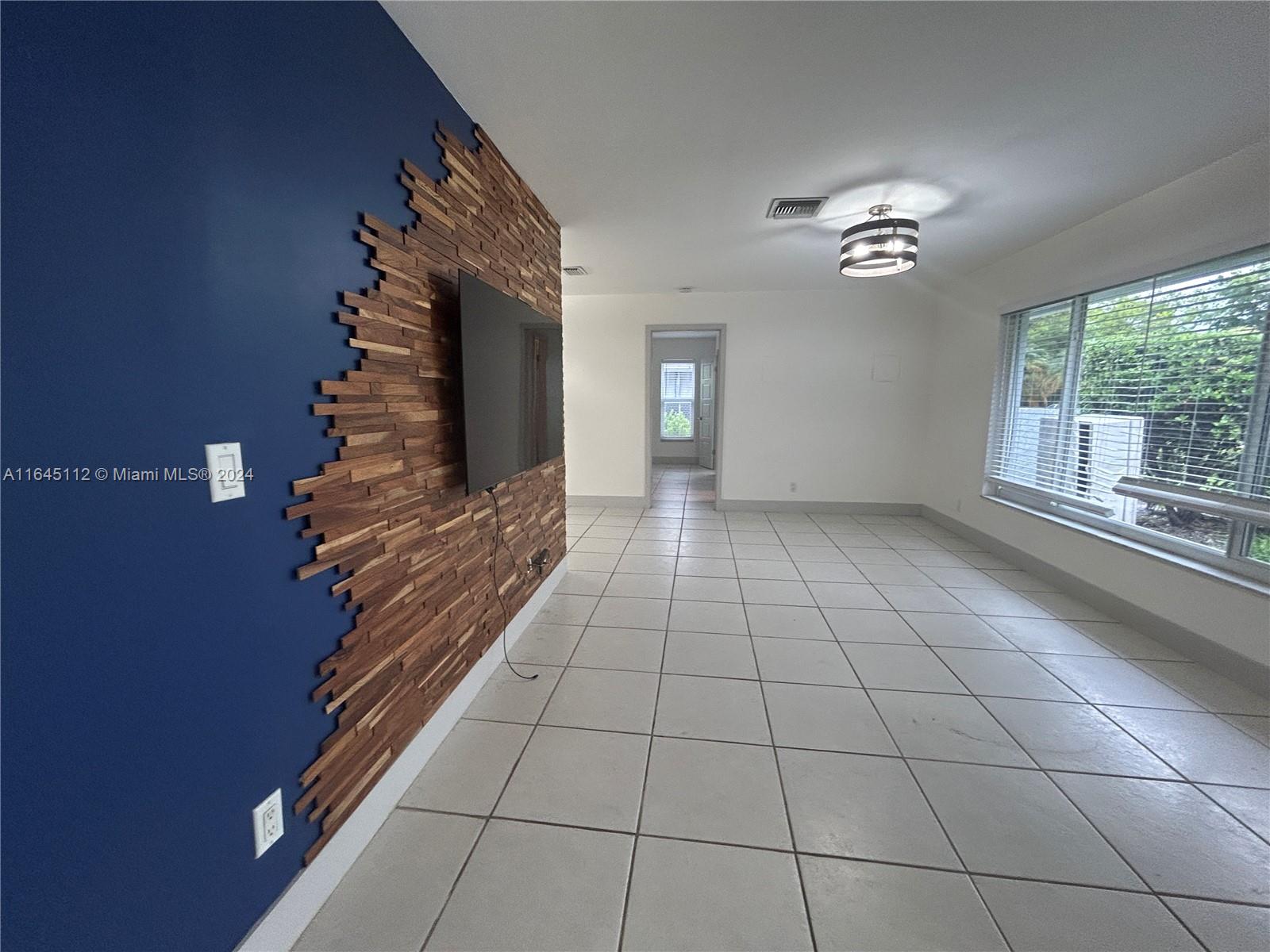 DAVIE LAKE ESTATES - Residential Lease