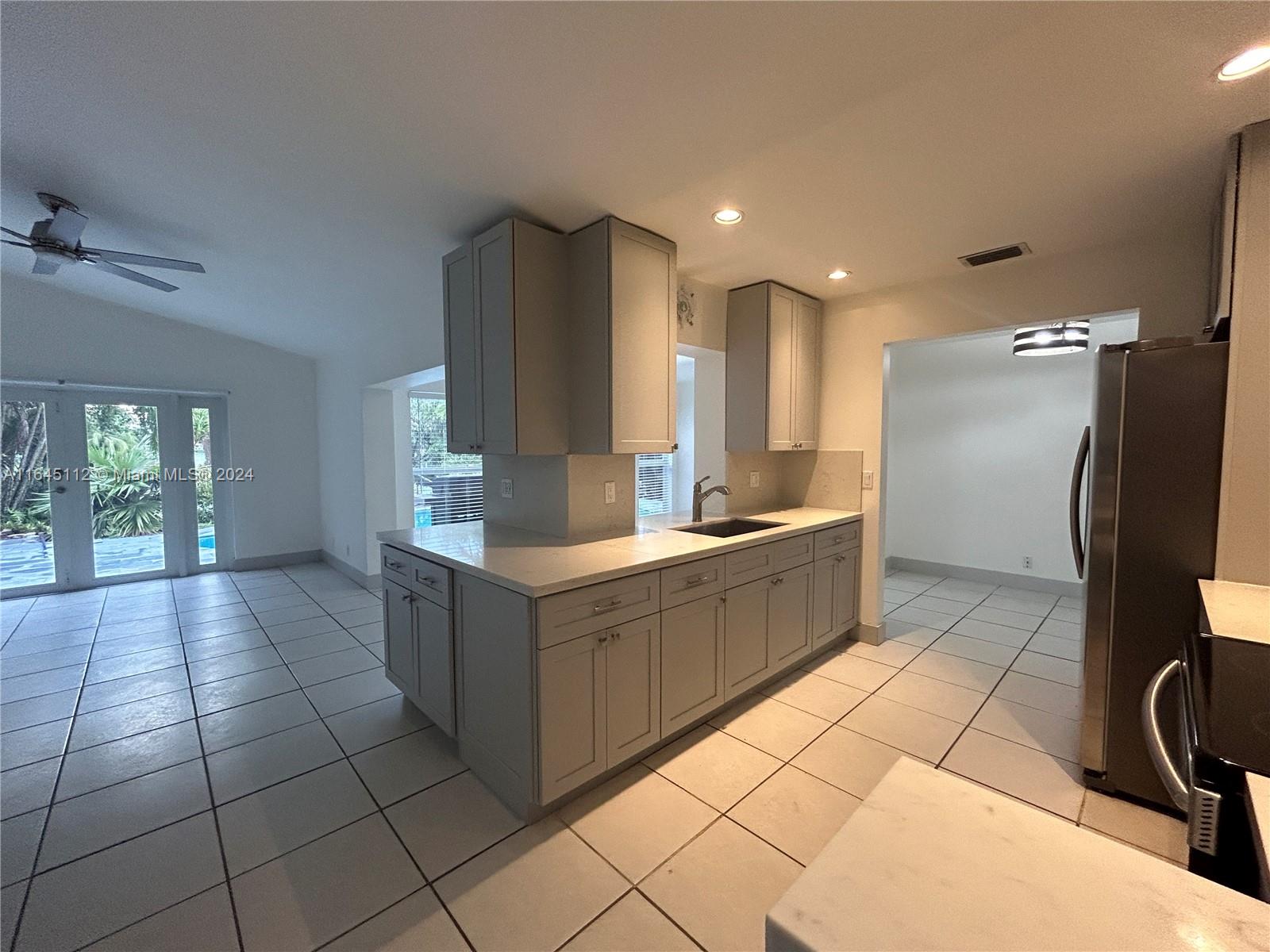 DAVIE LAKE ESTATES - Residential Lease