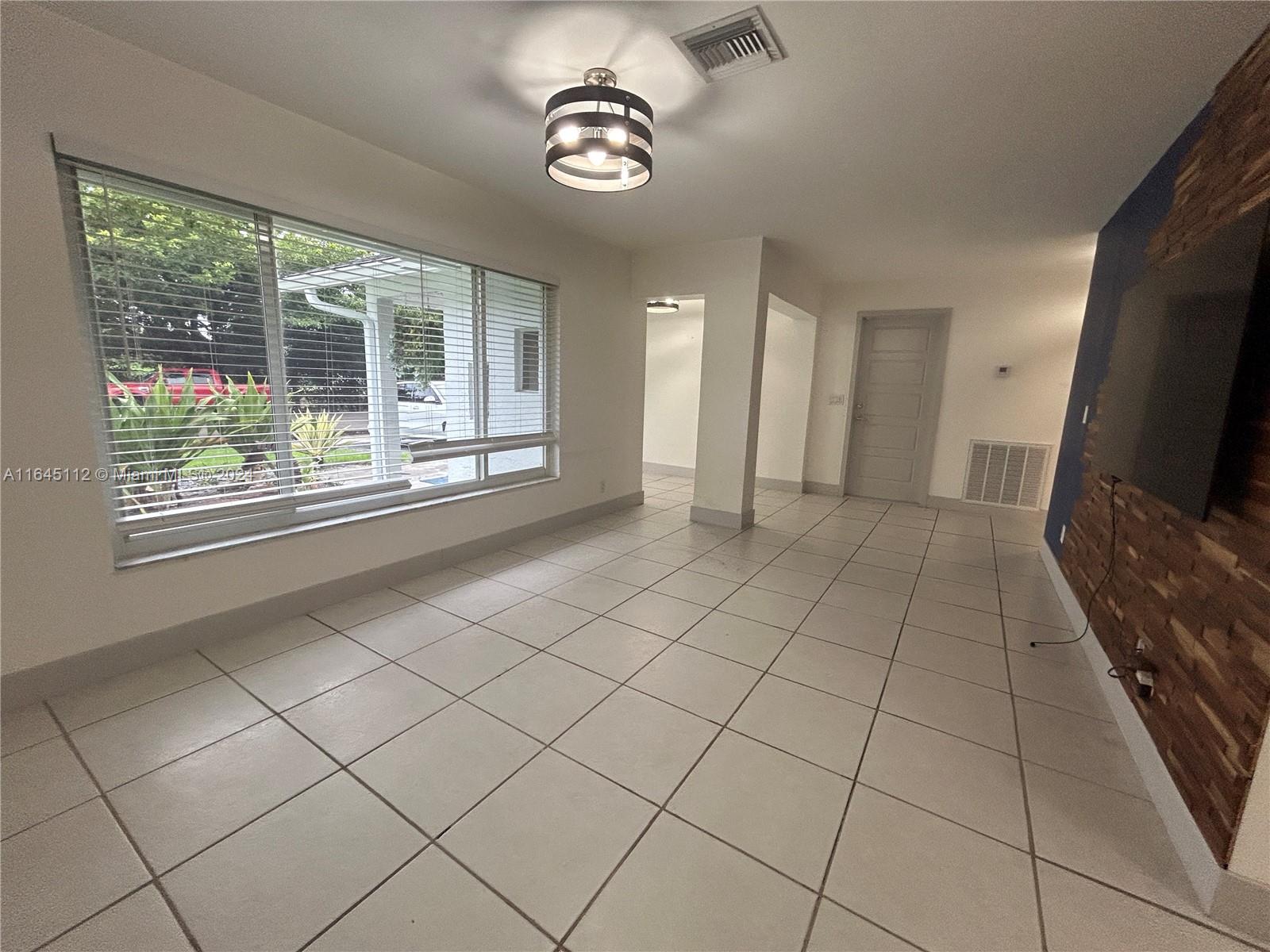 DAVIE LAKE ESTATES - Residential Lease
