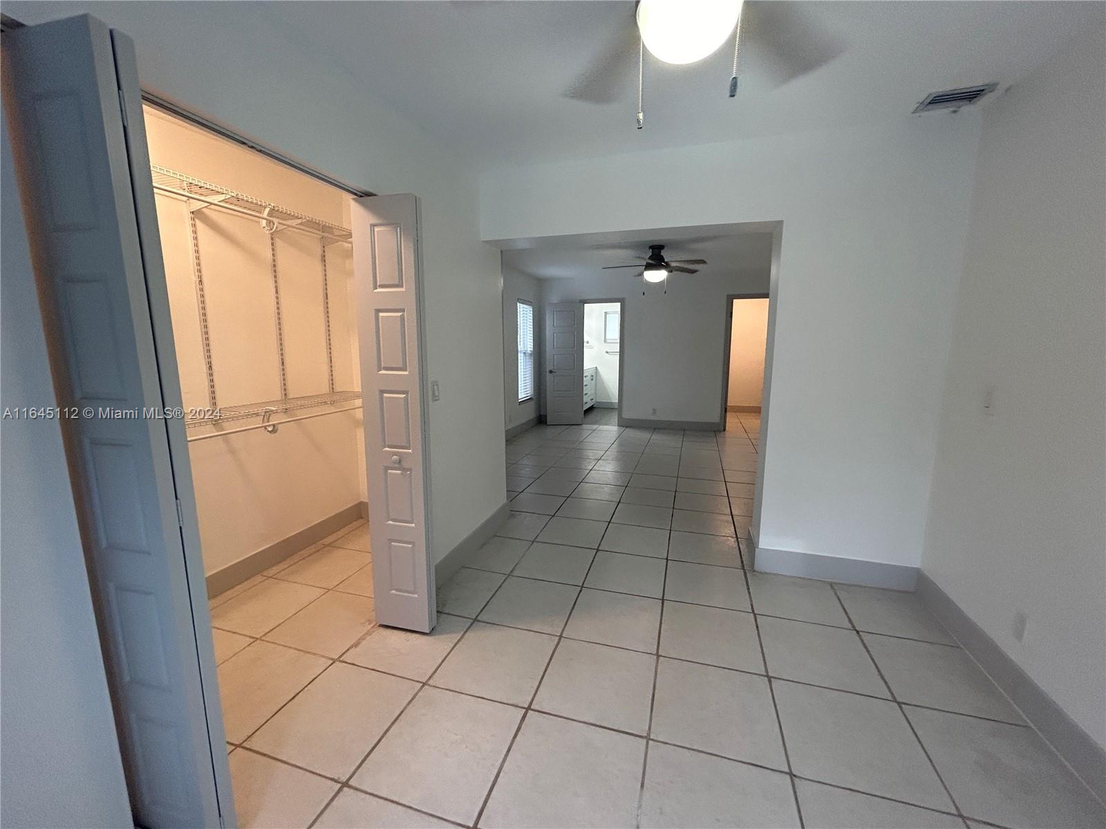 DAVIE LAKE ESTATES - Residential Lease