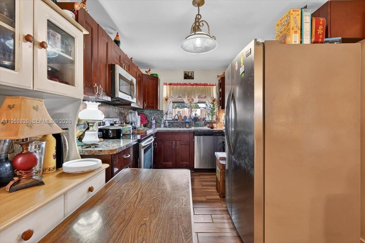 WESTVIEW CONDOMINIUM 3 - Residential