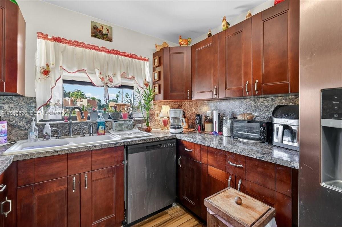 WESTVIEW CONDOMINIUM 3 - Residential