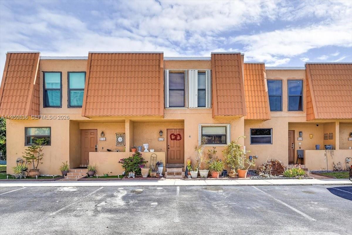 WESTVIEW CONDOMINIUM 3 - Residential