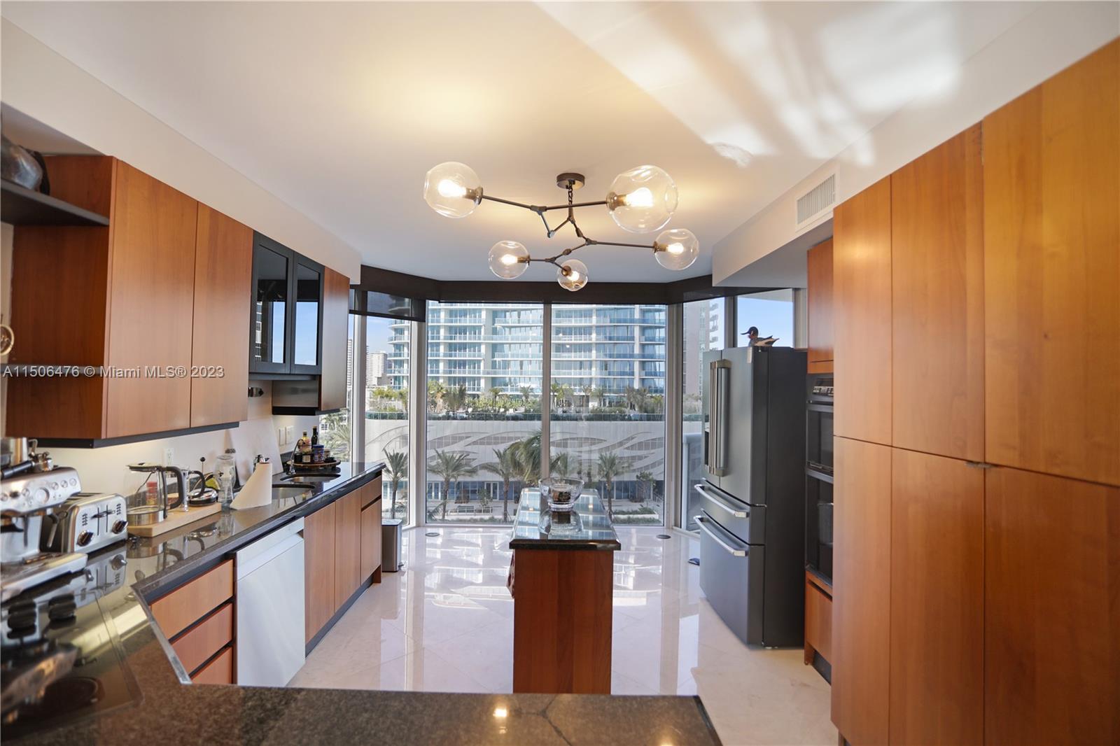 THE PINNACLE CONDO - Residential